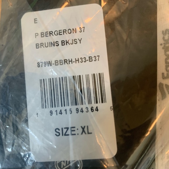 Boston Bruins Jersey - Patrice Bergeron #37 - Picture 4 of 5